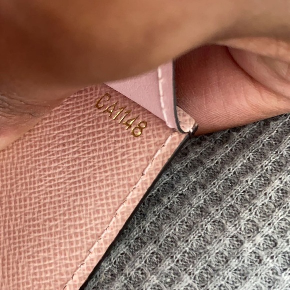 Louis Vuitton wallet - Picture 8 of 9